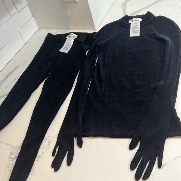 WOLFORD INTRICATE PATTERN WRAP KNIT TOP & LEGGINGS - Picture 4 of 8